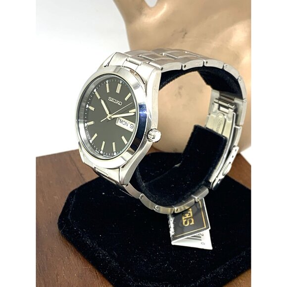 Seiko Men's Watch SUR361 Quartz Black Dial Day Date Silver Stainless Steel 37mm - Picture 2 of 15